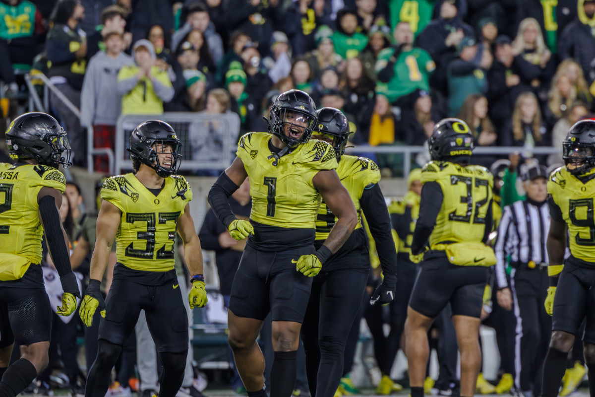 Oregon Ducks defensive end Jordan Burch against the USC Trojans.